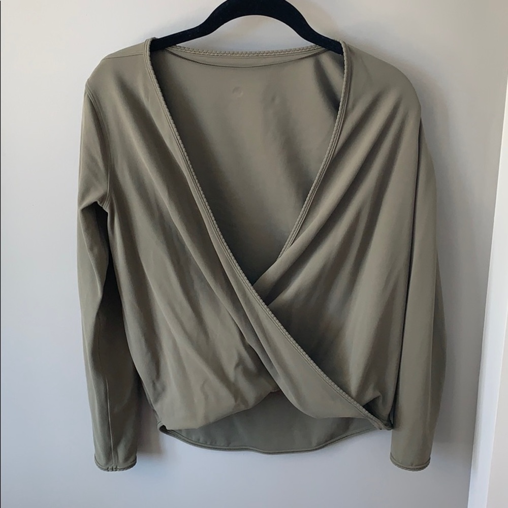 NWOT Lululemon Cris’s-cross plunge shirt